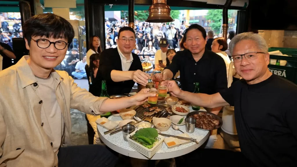 黄仁勋刚到韩国就去网吧见Faker,只为送一张显卡?