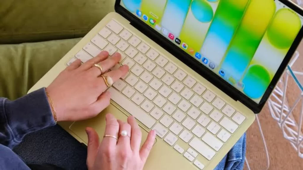 三周卖了110万台!MacBook Neo一边被质疑一边卖疯了