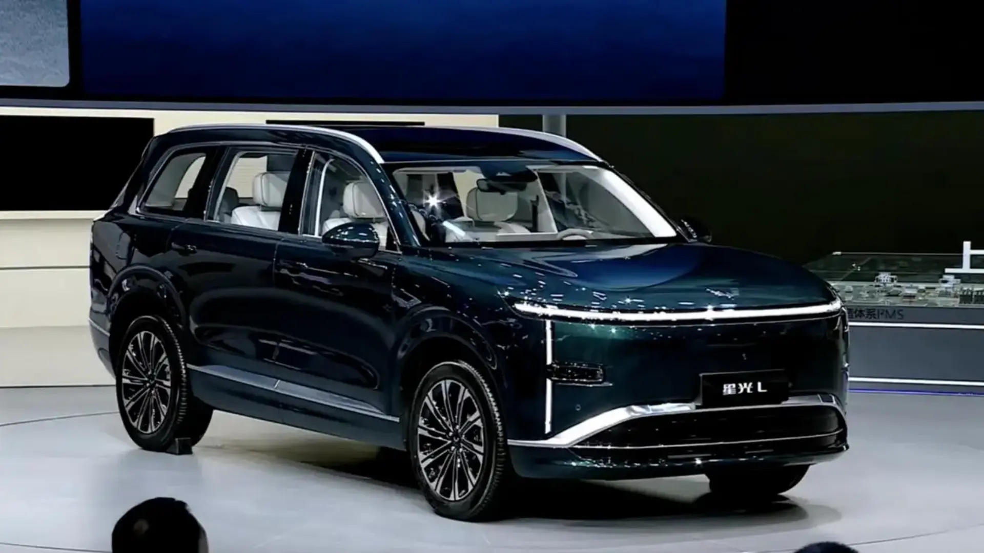 比BBA还狠？国产六座SUV“神仙打架”，价格真香