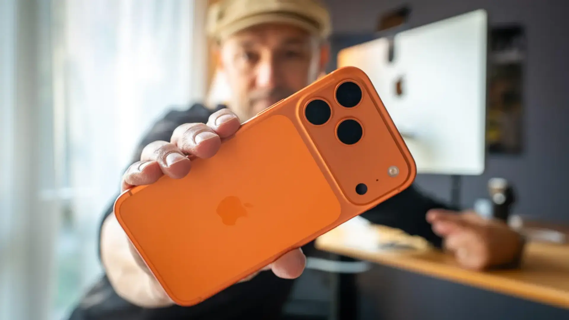 输在哪？iPhone 17狂卖3434万台，比国产五家还多一倍